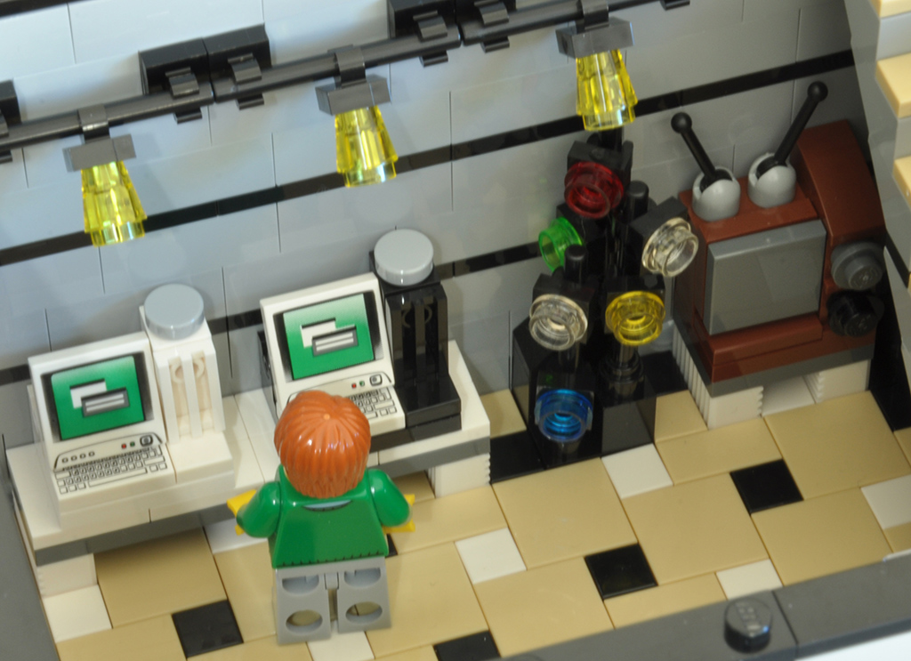 LEGO® MOC: Modular Book Store and Electronic Store